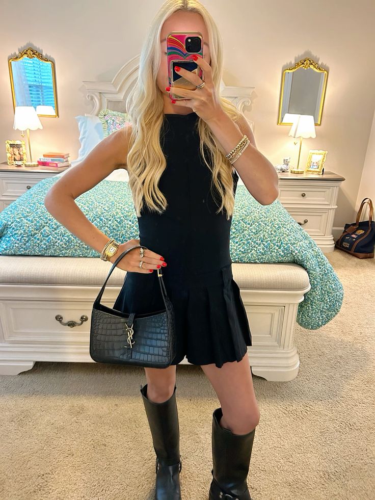 Saint Laurent Le 5 à 7 Hobo Bag