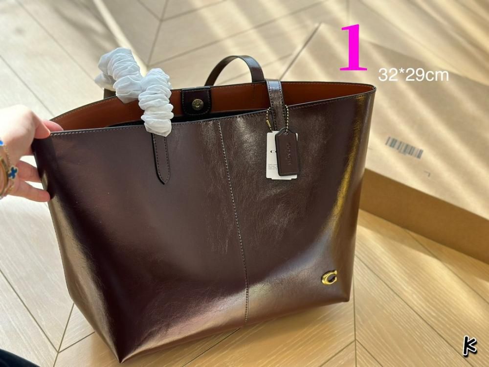 COACH North Tote 32 with Box