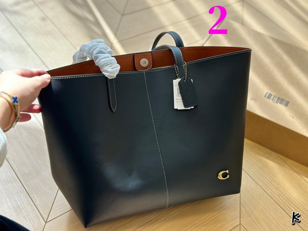 COACH North Tote 32 with Box